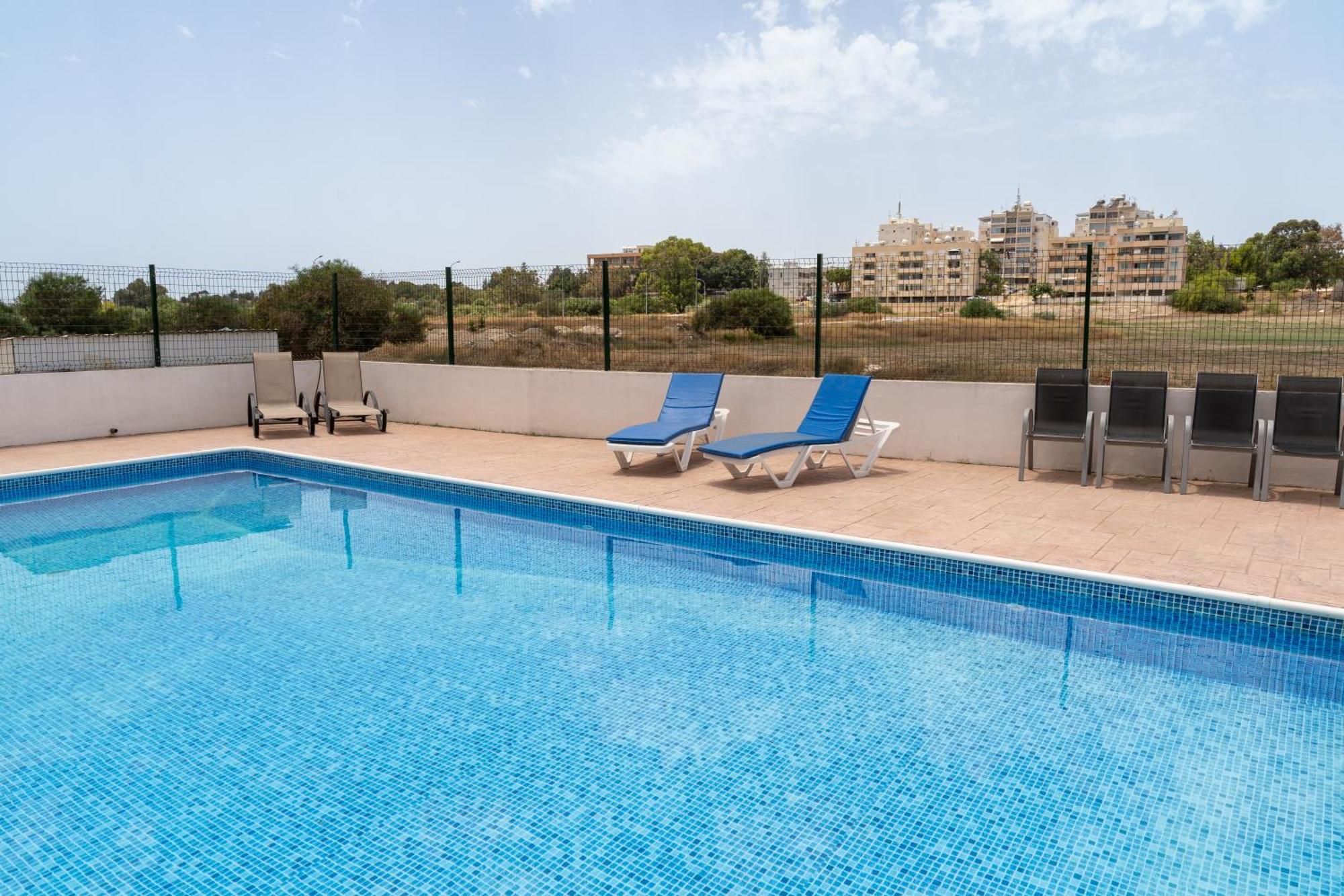 Apartament Kave Blue Mackenzie 1 Bdr Flat With Pool Larnaca Zewnętrze zdjęcie